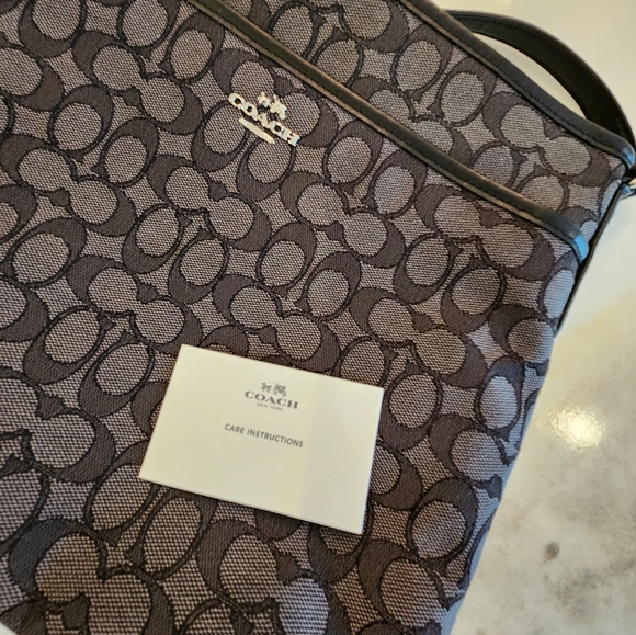 Storypatch Coach! COLLECTIBLE..Canvas Monogram Crossbody..Nearly new condition! - Picture 14 of 14
